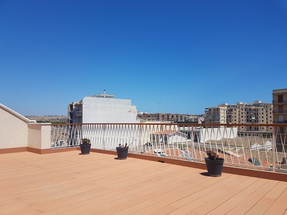 Deluxe Studio, 1 Double Bed, Terrace