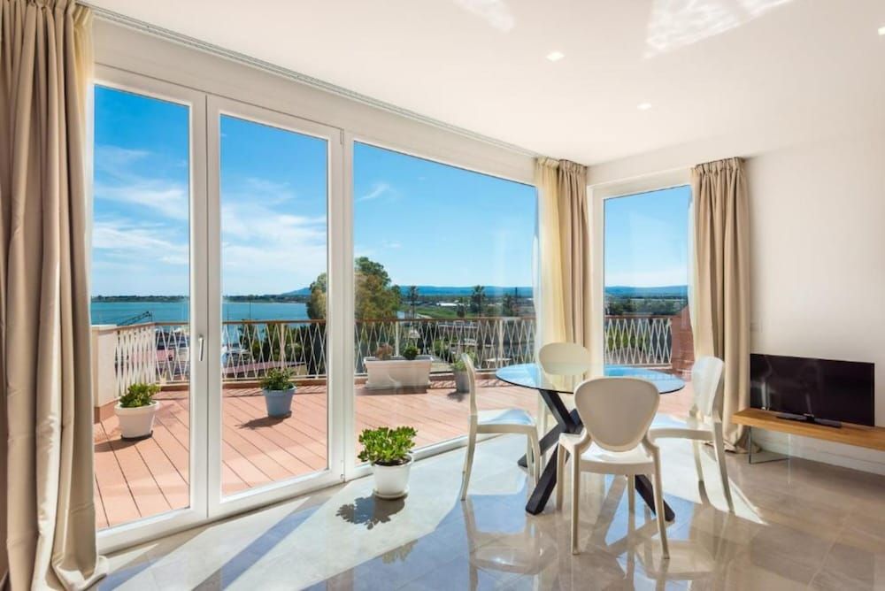Deluxe Apartment, 1 Double Bed, Sea View