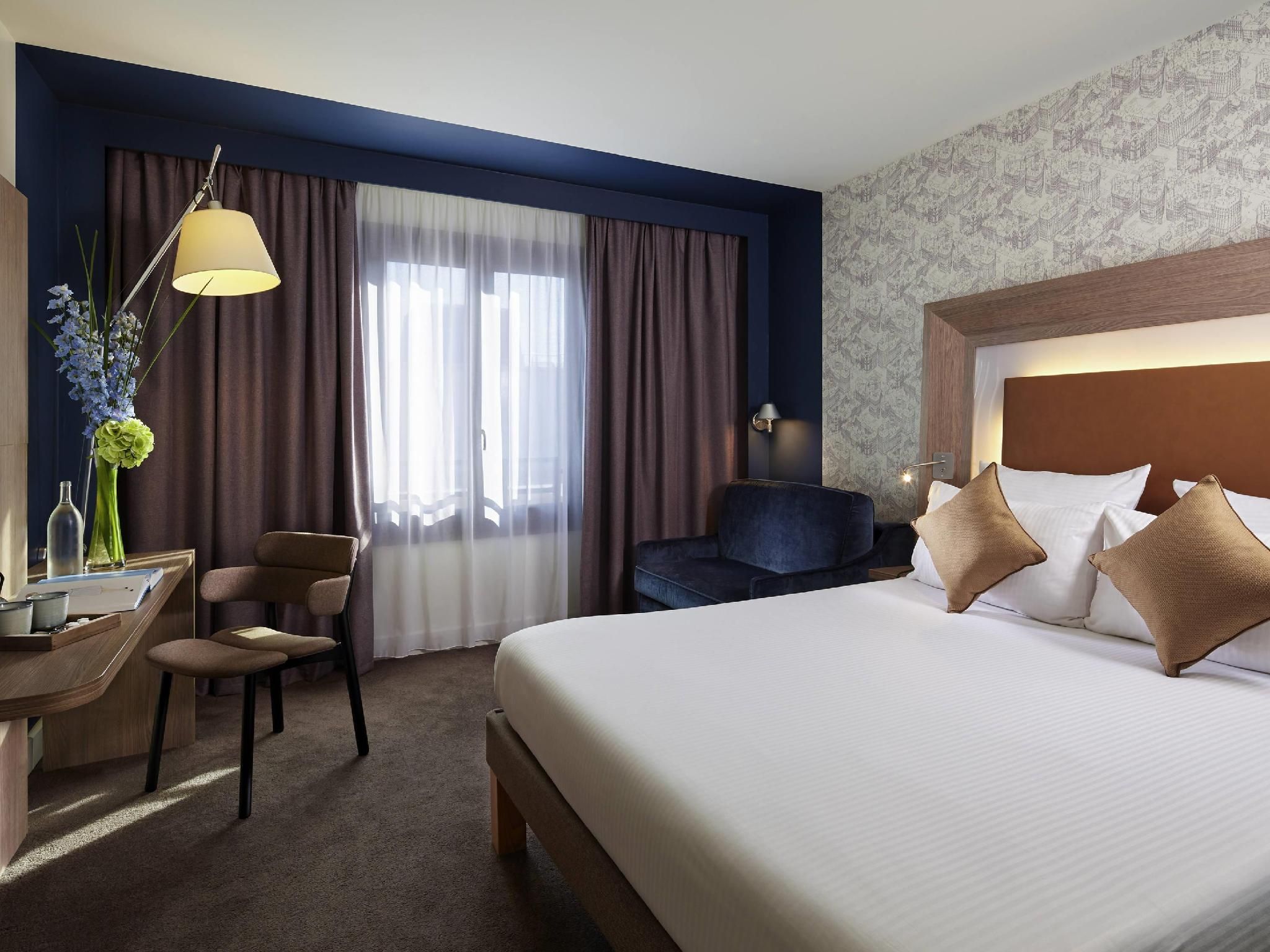 Executive Queen Room with Double Sofa Bed