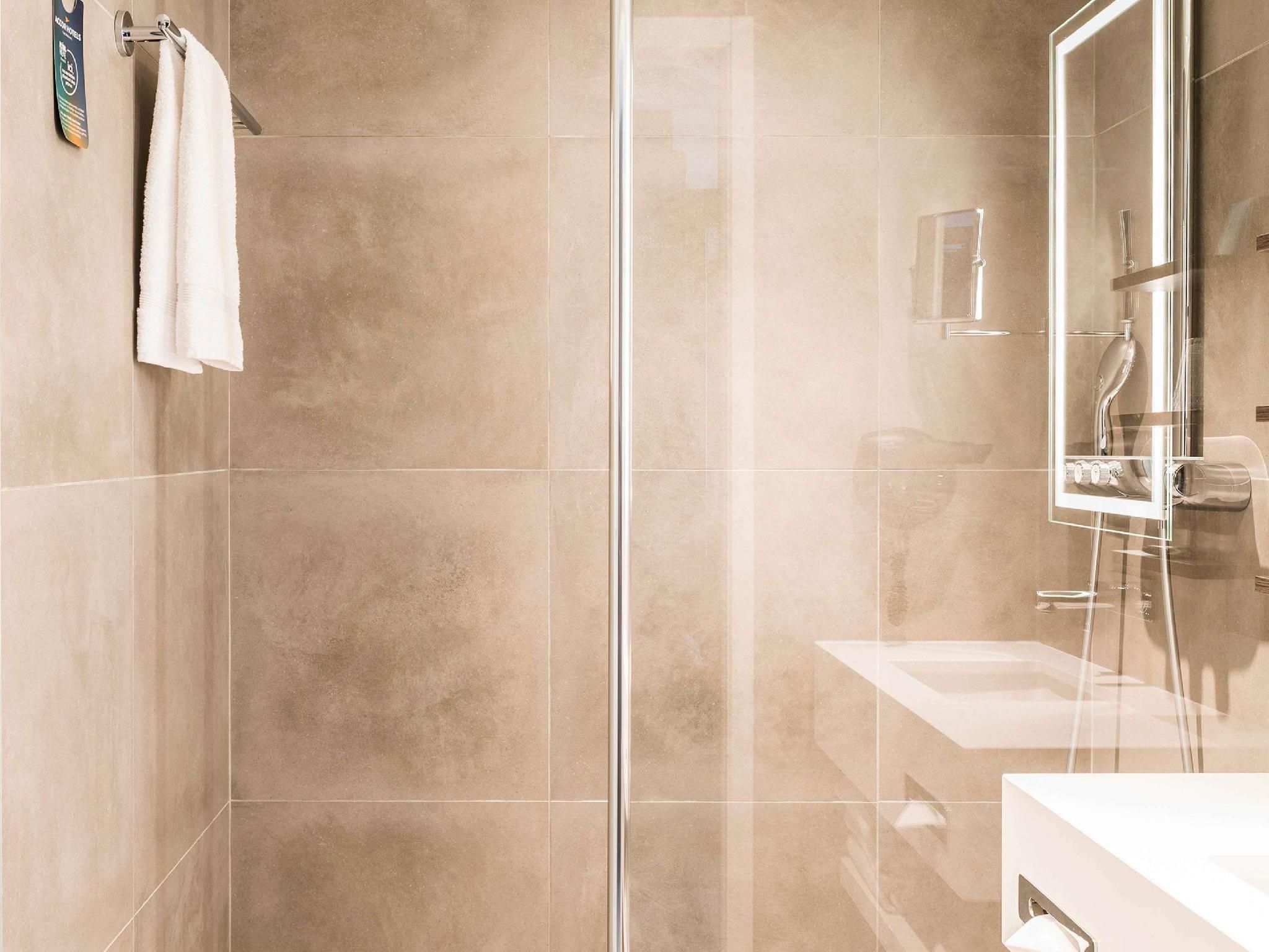 Superior Queen Room with sofa