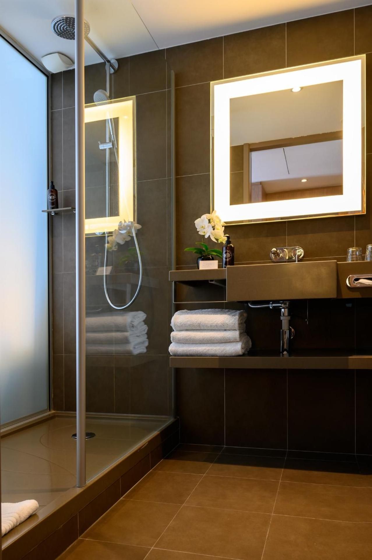 Novotel Paris Les Halles Superior Room with Single Sofa Bed 3