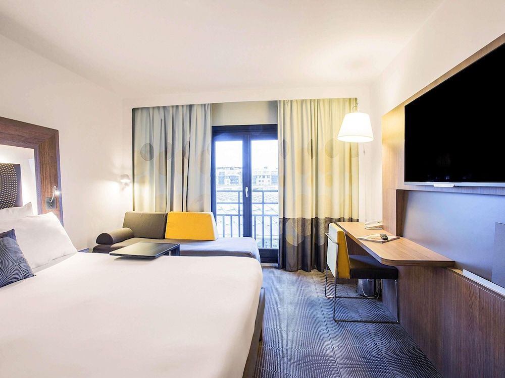 Novotel Paris Les Halles Superior Room, 1 Double Bed with Sofa bed 2