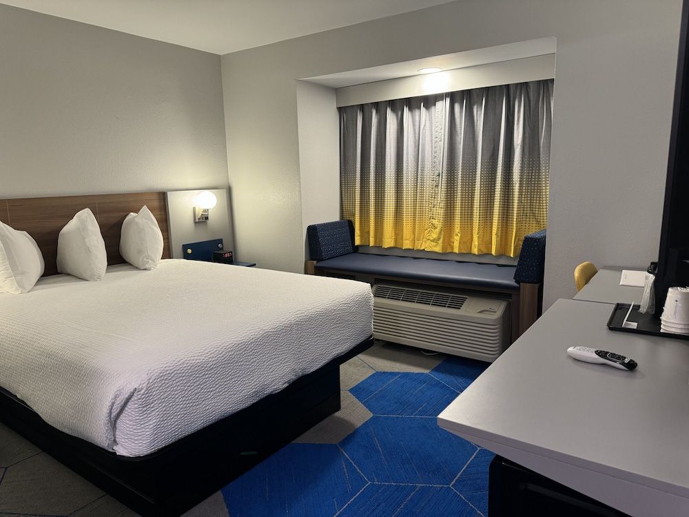 Standard Room, 1 Queen Bed
