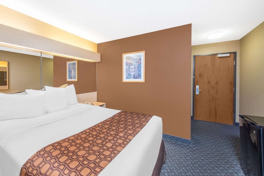 Standard Room, 1 Queen Bed