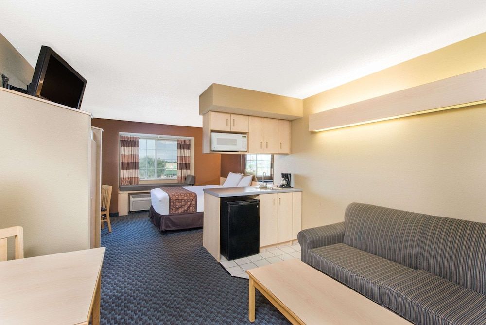 Suite, 1 Queen Bed, Non Smoking
