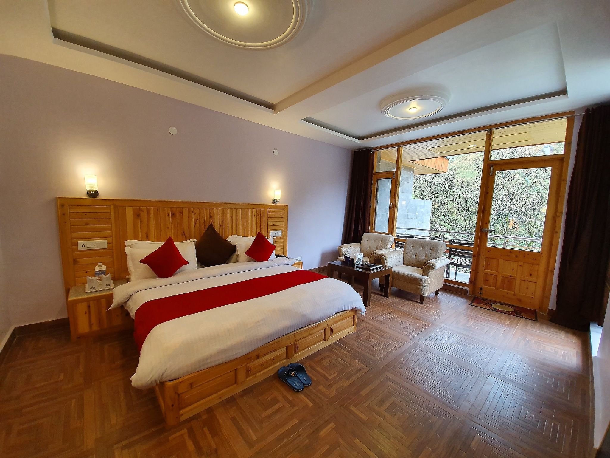 Gezellig In - Vardhan Hills Luxury Room With Balcony 7