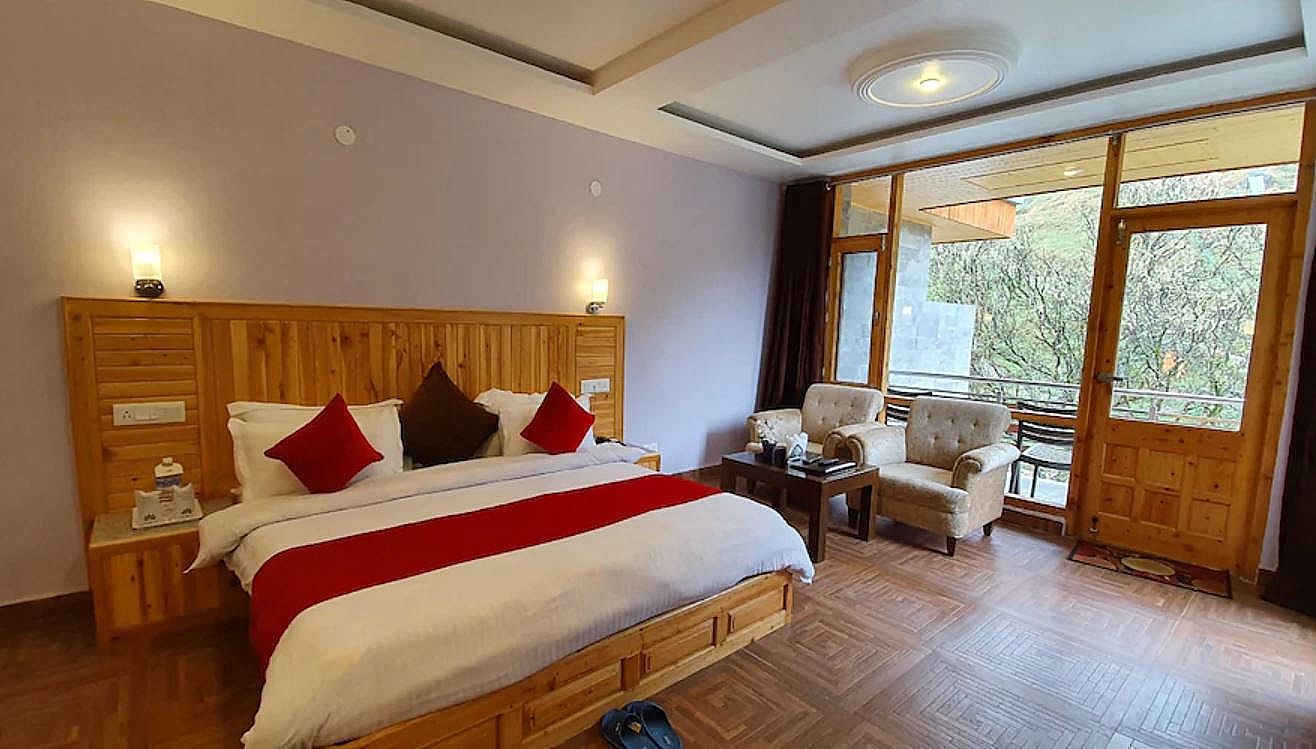 Gezellig In - Vardhan Hills Luxury Room With Balcony 5