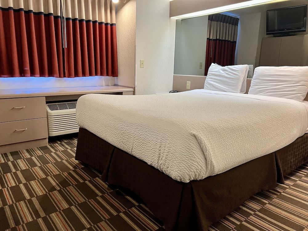 Standard Room, 1 Queen Bed