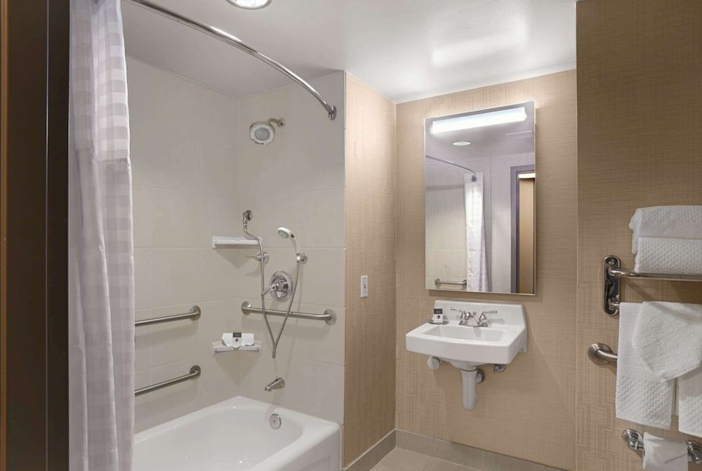 Room, 1 King Bed, Accessible (Hearing)