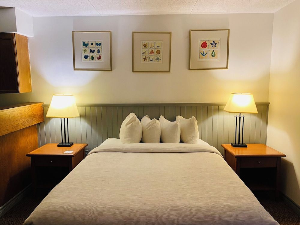 Charlottetown Inn & Conference Centre Basic 1 Queen Bed Studio - Conference Centre