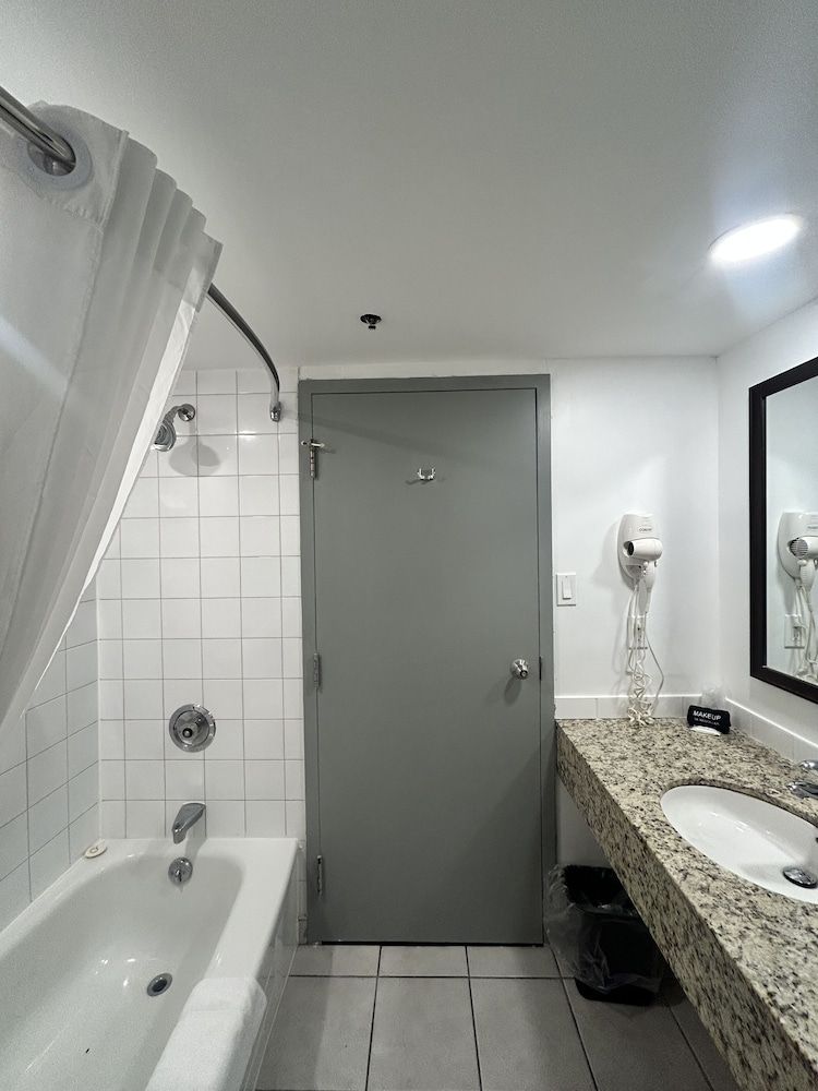 Charlottetown Inn & Conference Centre Basic 1 Queen Bed Studio - Conference Centre 2