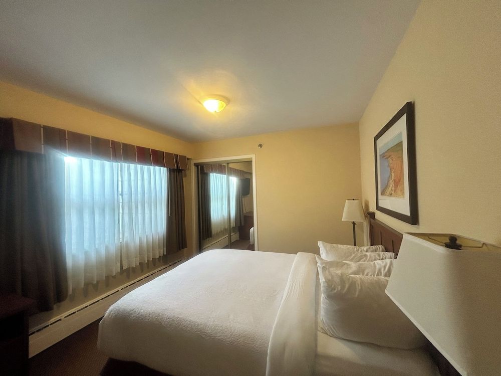 Basic 1 Queen Bed Suite - Main building