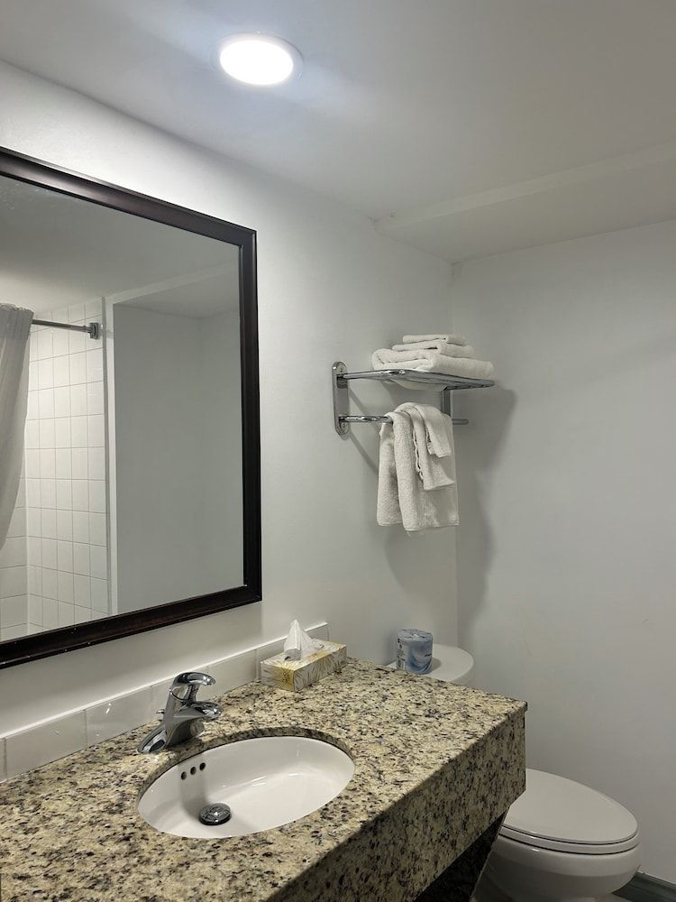 Charlottetown Inn & Conference Centre Basic 1 Queen Bed Studio - Conference Centre 3