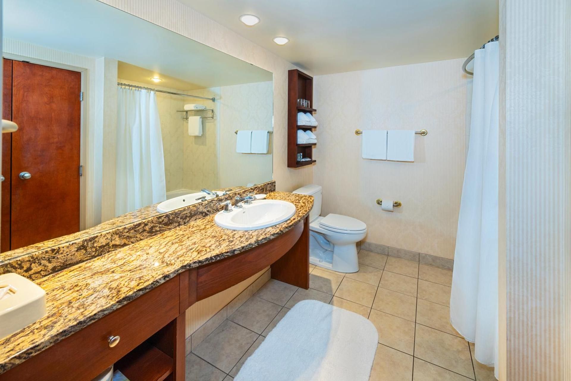 Premier, Guest room, 2 Queen, Fireplace