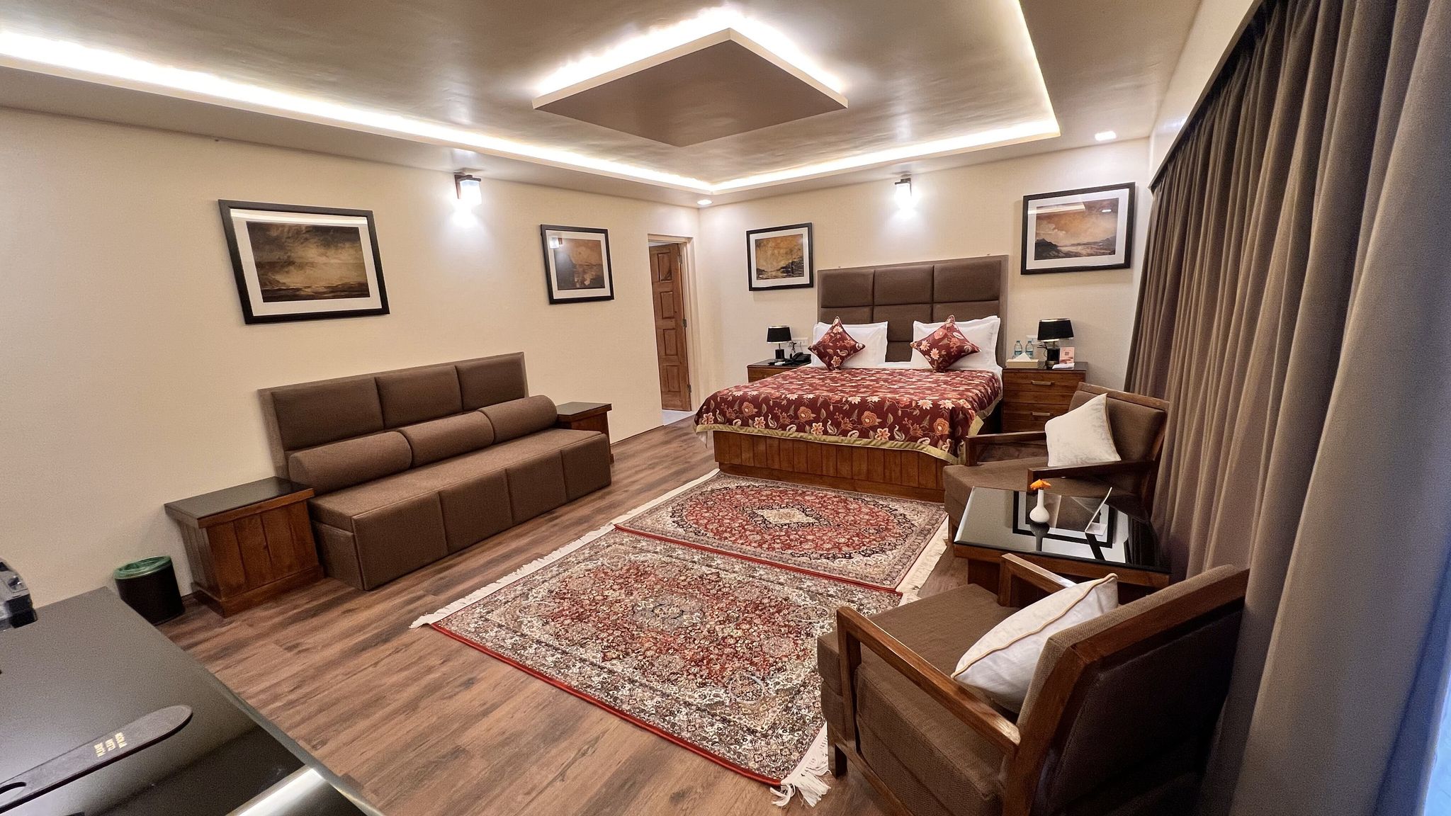 Junior Studio Suite, 1 King Bed, Garden View