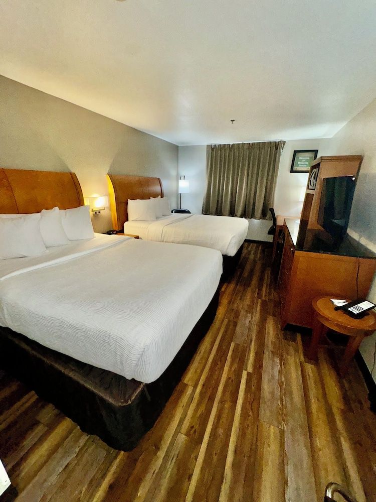 Room, 2 Queen Beds, Non Smoking