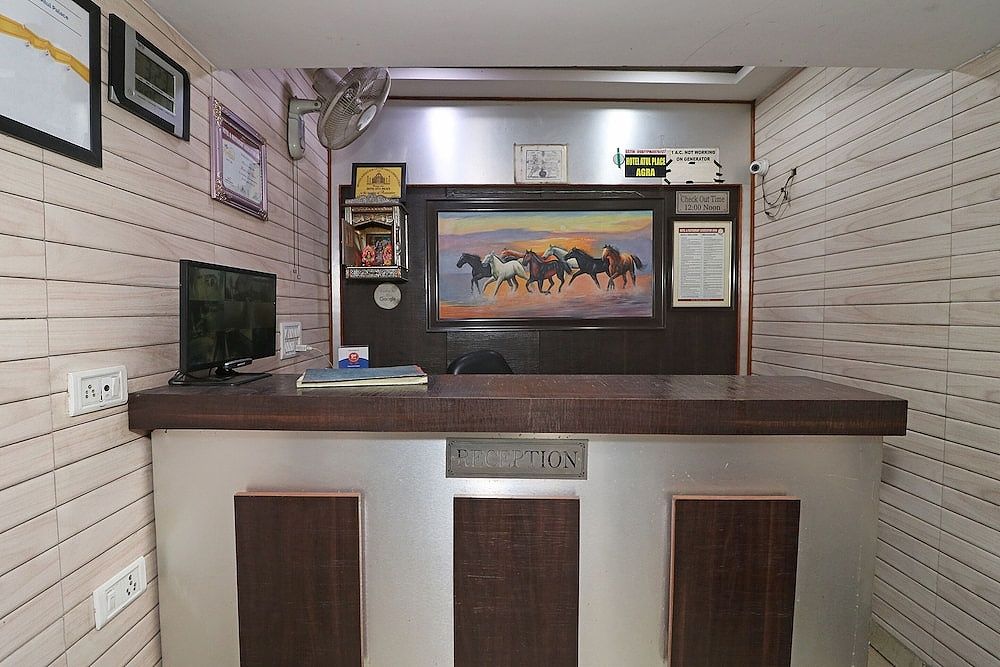 undefined OYO 24723 Hotel Atul Palace 2