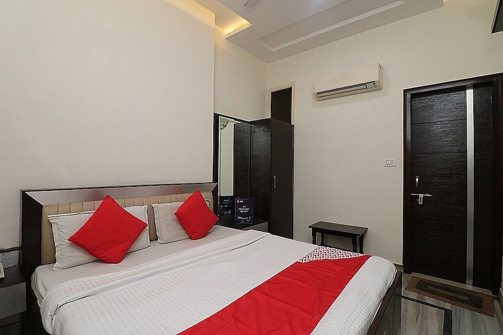 undefined OYO 24723 Hotel Atul Palace 8