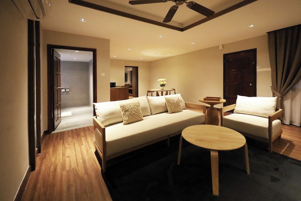 Beachfront Suite
