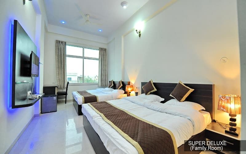 Super Deluxe Family Room