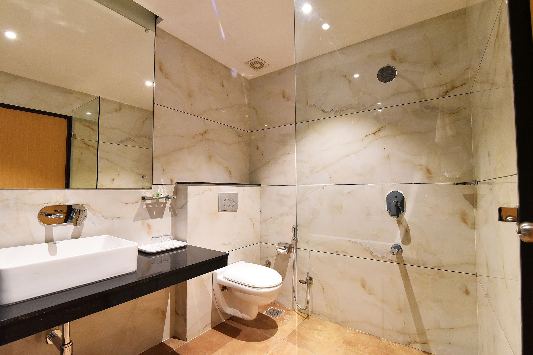 Hotel DNR Pride Premium King room 14