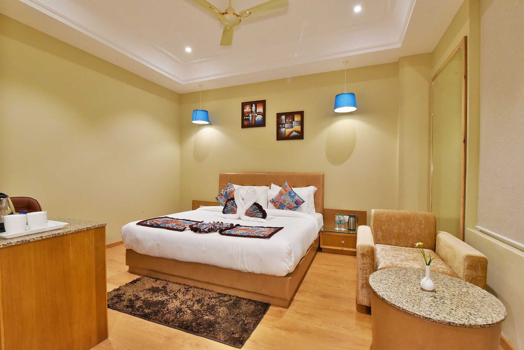 Hotel DNR Pride Premium King room 3