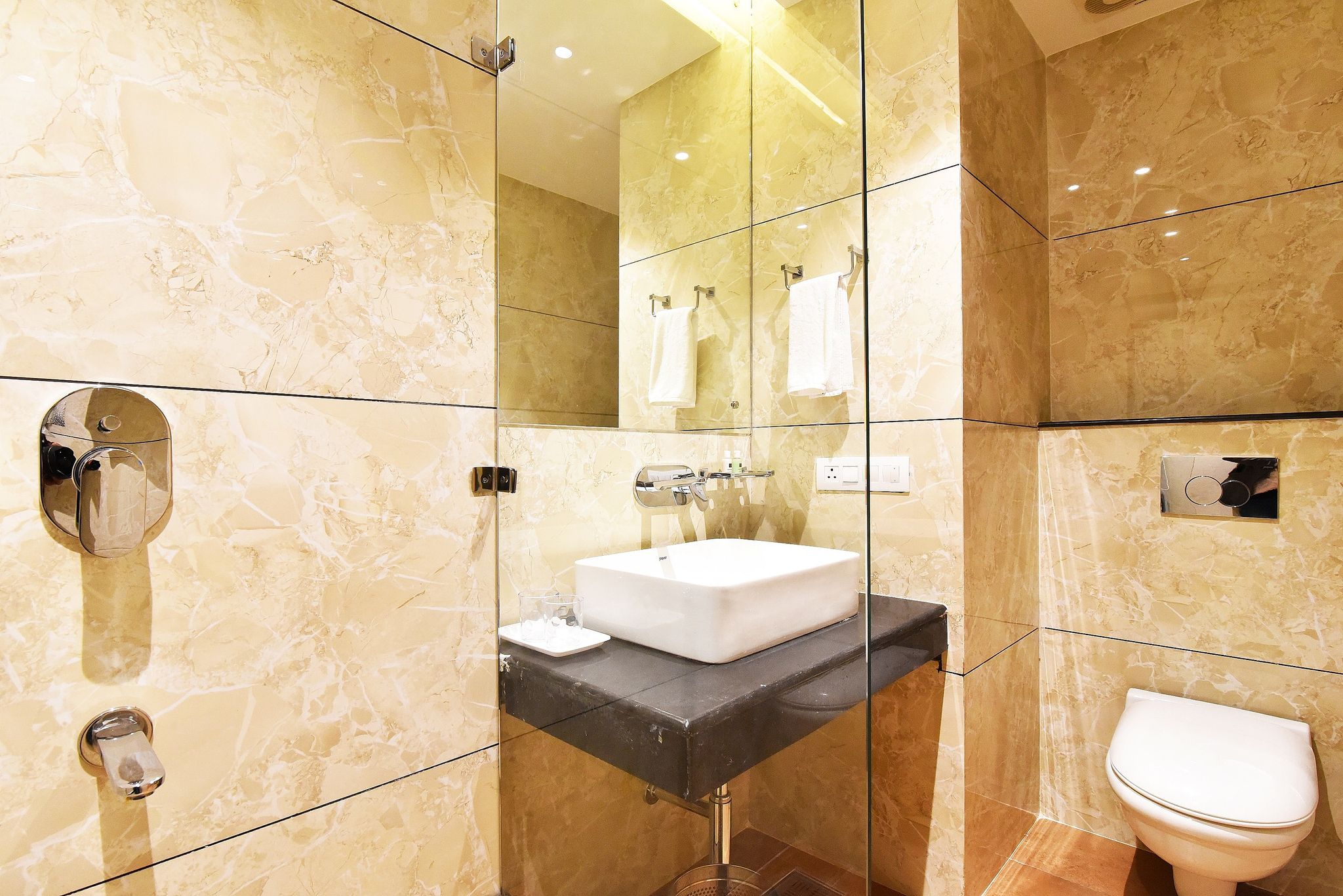 Hotel DNR Pride Premium King room 13