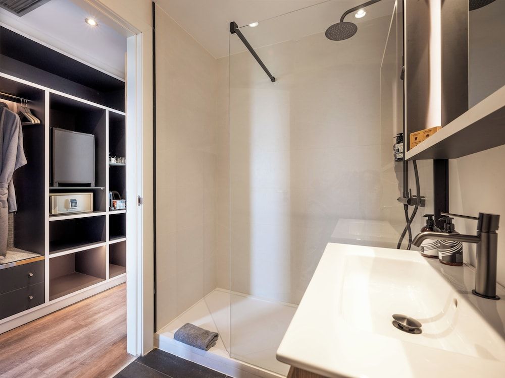 INNSiDE by Meliá Barcelona Aeropuerto The Studio King Bed 6