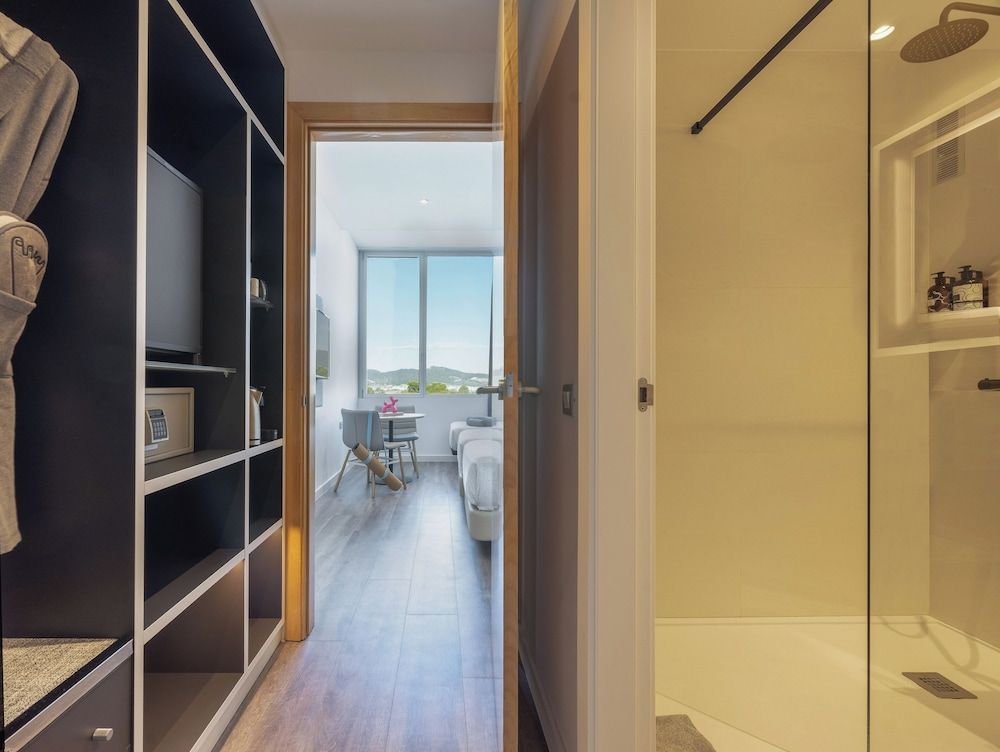 INNSiDE by Meliá Barcelona Aeropuerto The Studio King Bed 9