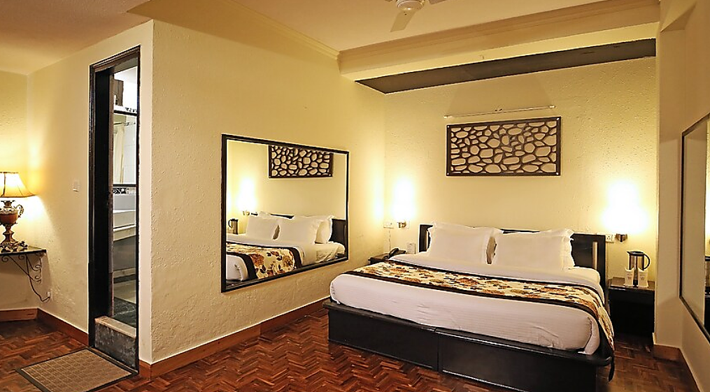 De Vivendi Resorts (35000 Sq.ft Open Lawn with BBQ) Deluxe Room with Scenic View 4