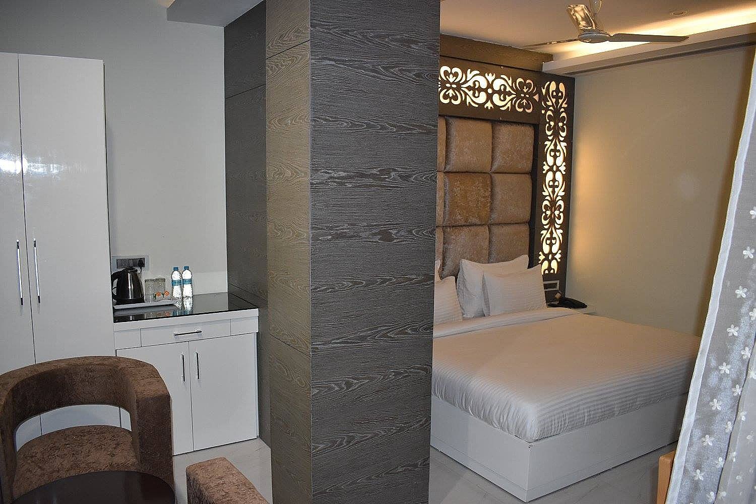 Hotel Amar Heights Deluxe Room 9