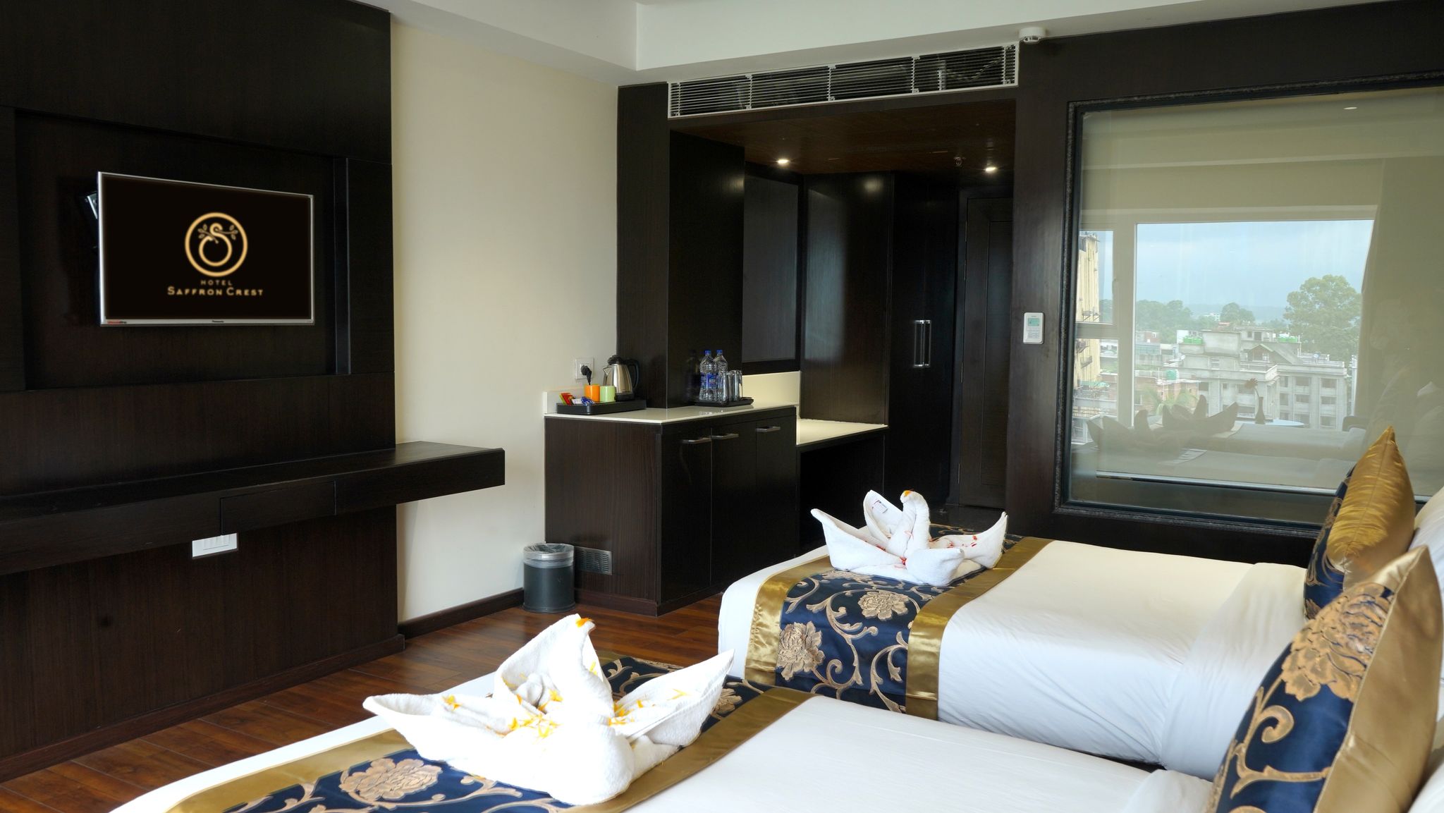 Hotel Saffron Crest Executive Room 4