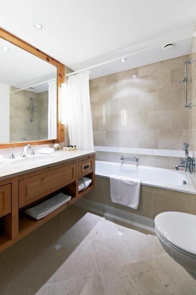 undefined Crystal Hotel 3