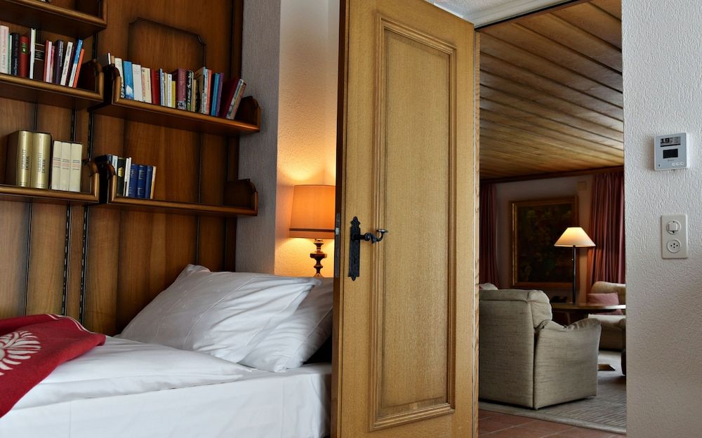 undefined Crystal Hotel 10