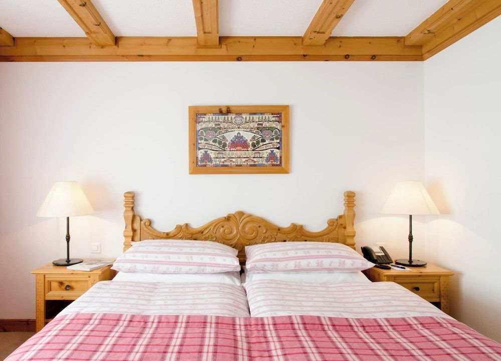 undefined Crystal Hotel 4