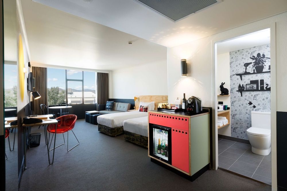 Atura Albury Deluxe Room 5