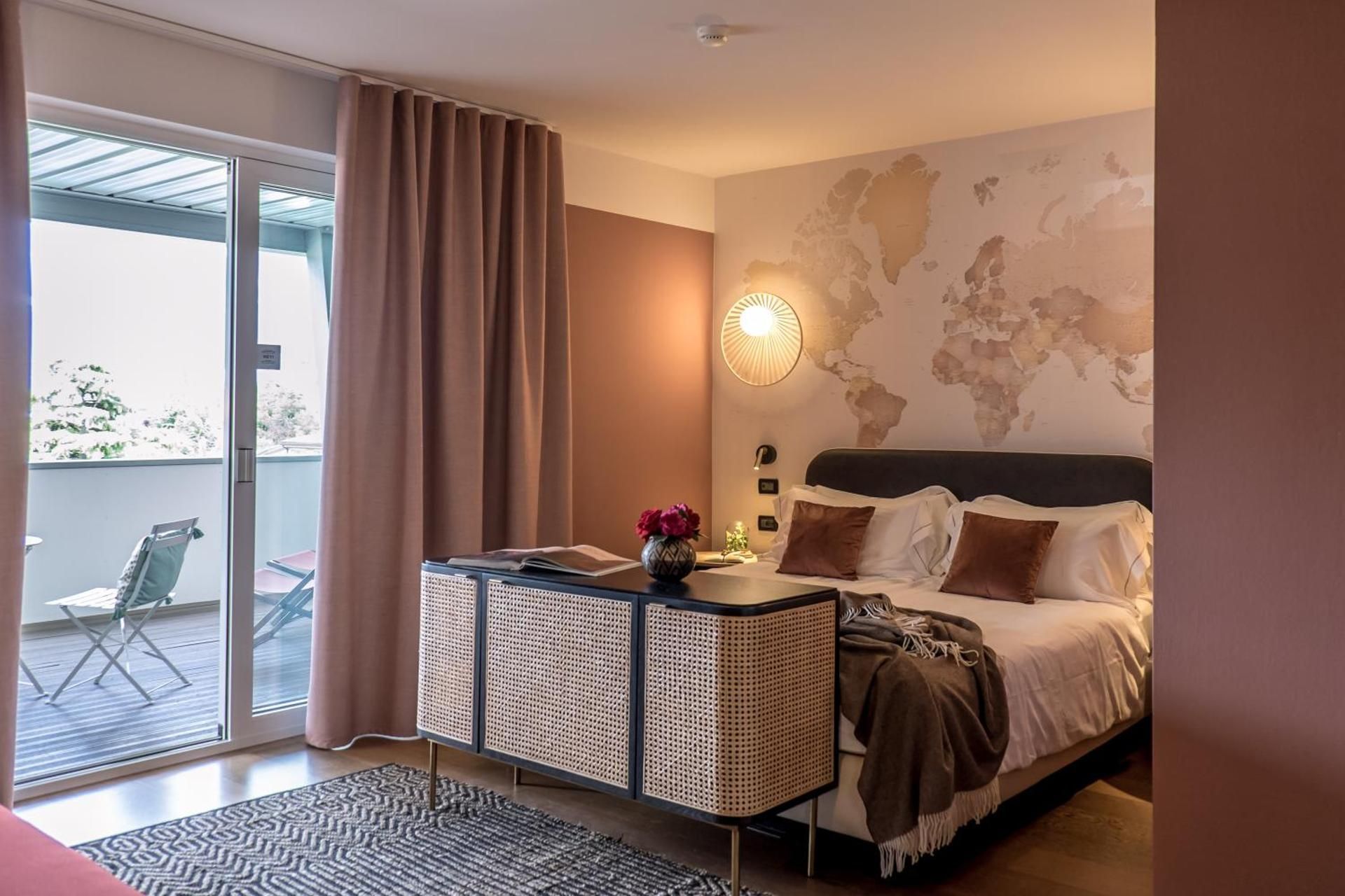 Deluxe Double Room with balcony and Garden View