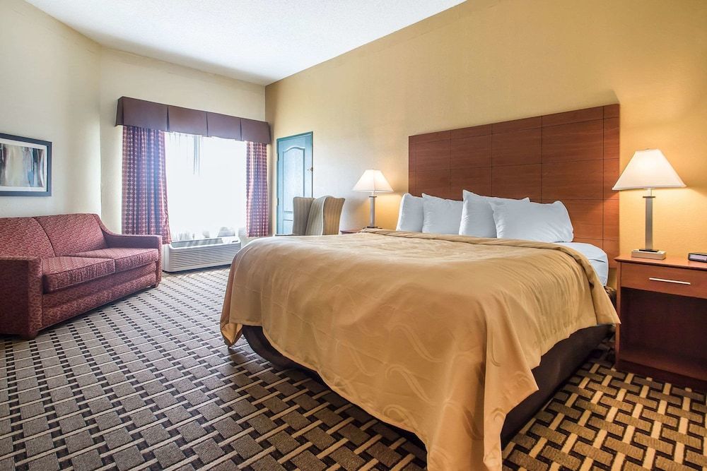 Suite, 1 King Bed with Sofa bed, Non Smoking, Jetted Tub