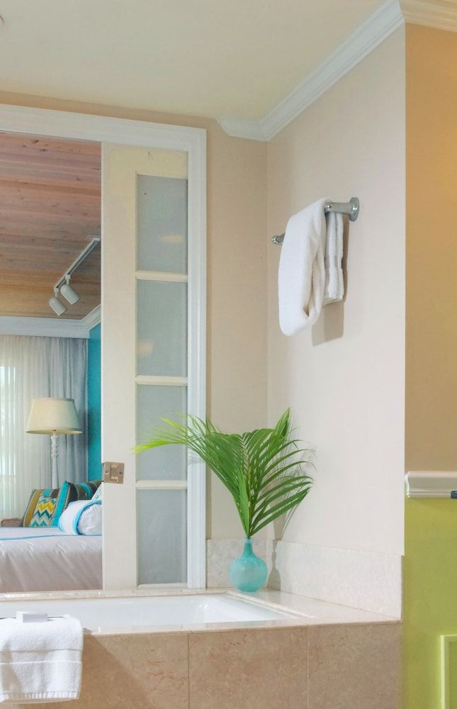undefined Ocean Key Resort - A Noble House Resort 10