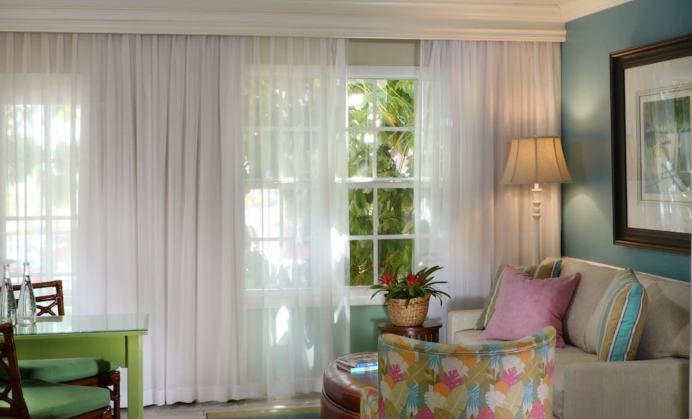 Ocean Key Resort - A Noble House Resort Partial Oceanview Queen 6