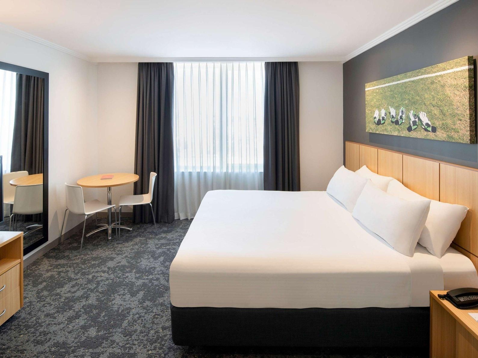 Standard Accessible Queen Room