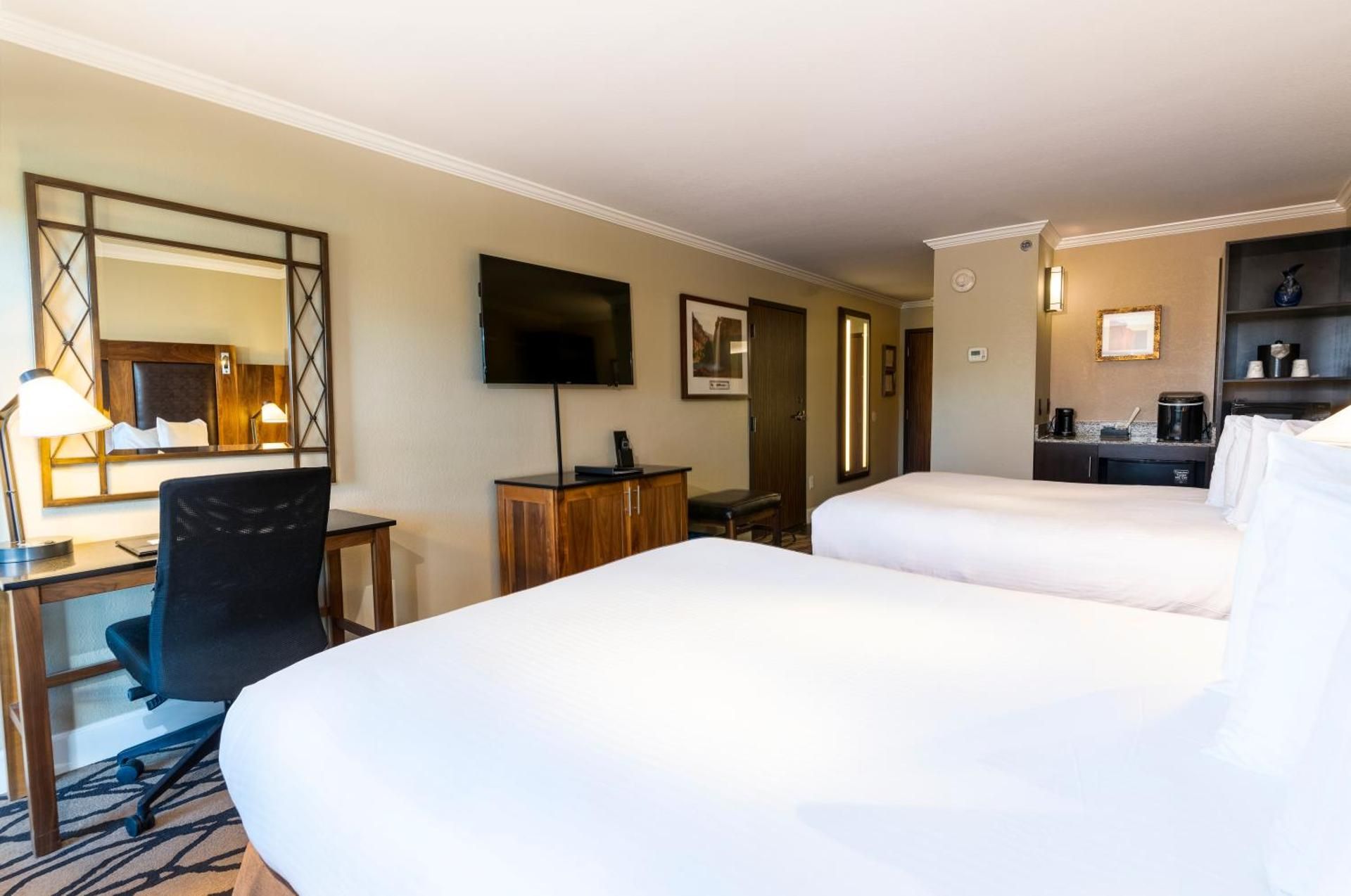 Deluxe Queen Room with Two Queen Beds