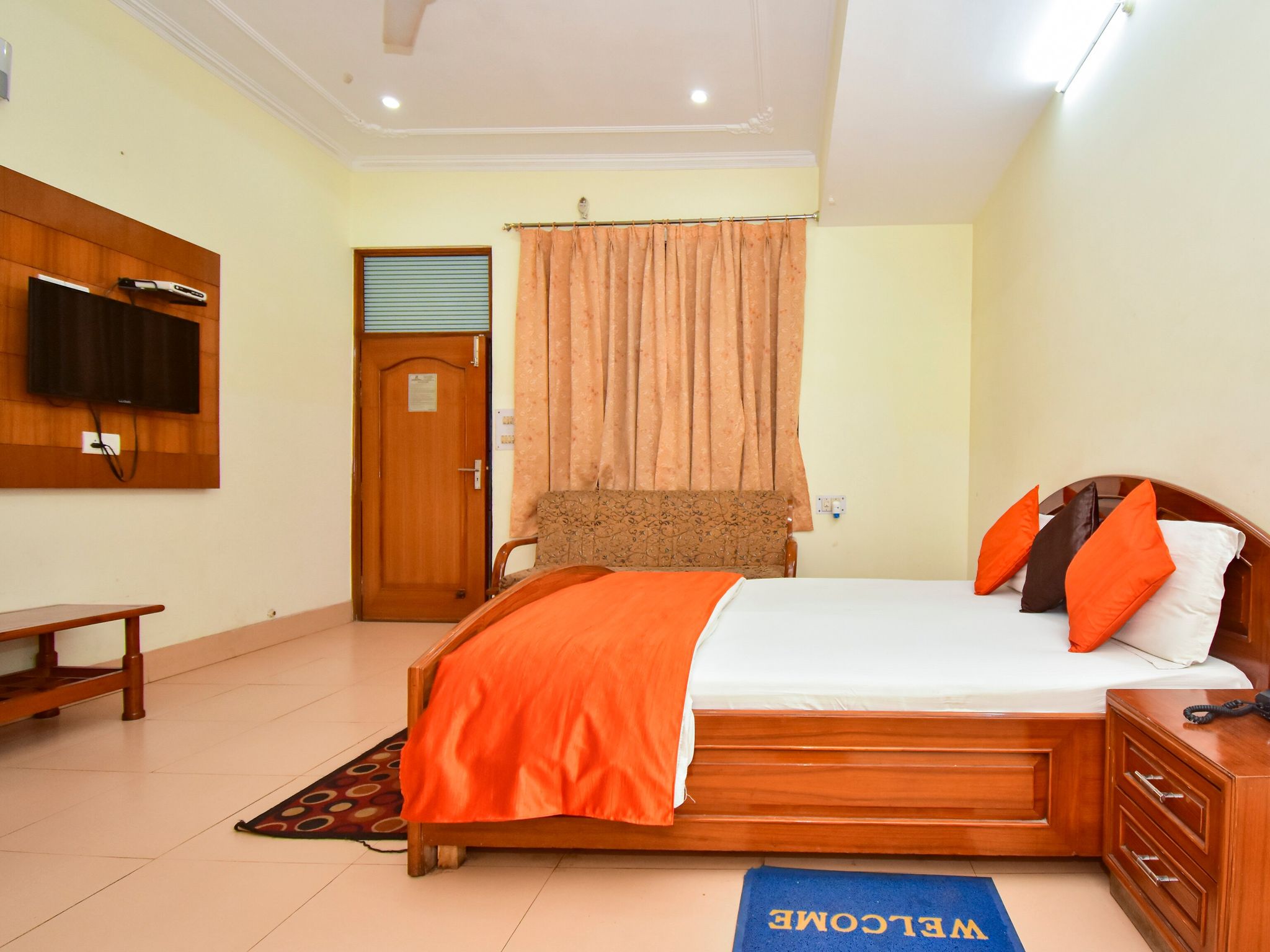 Hotel Vrindavan Garden Deluxe Room 2