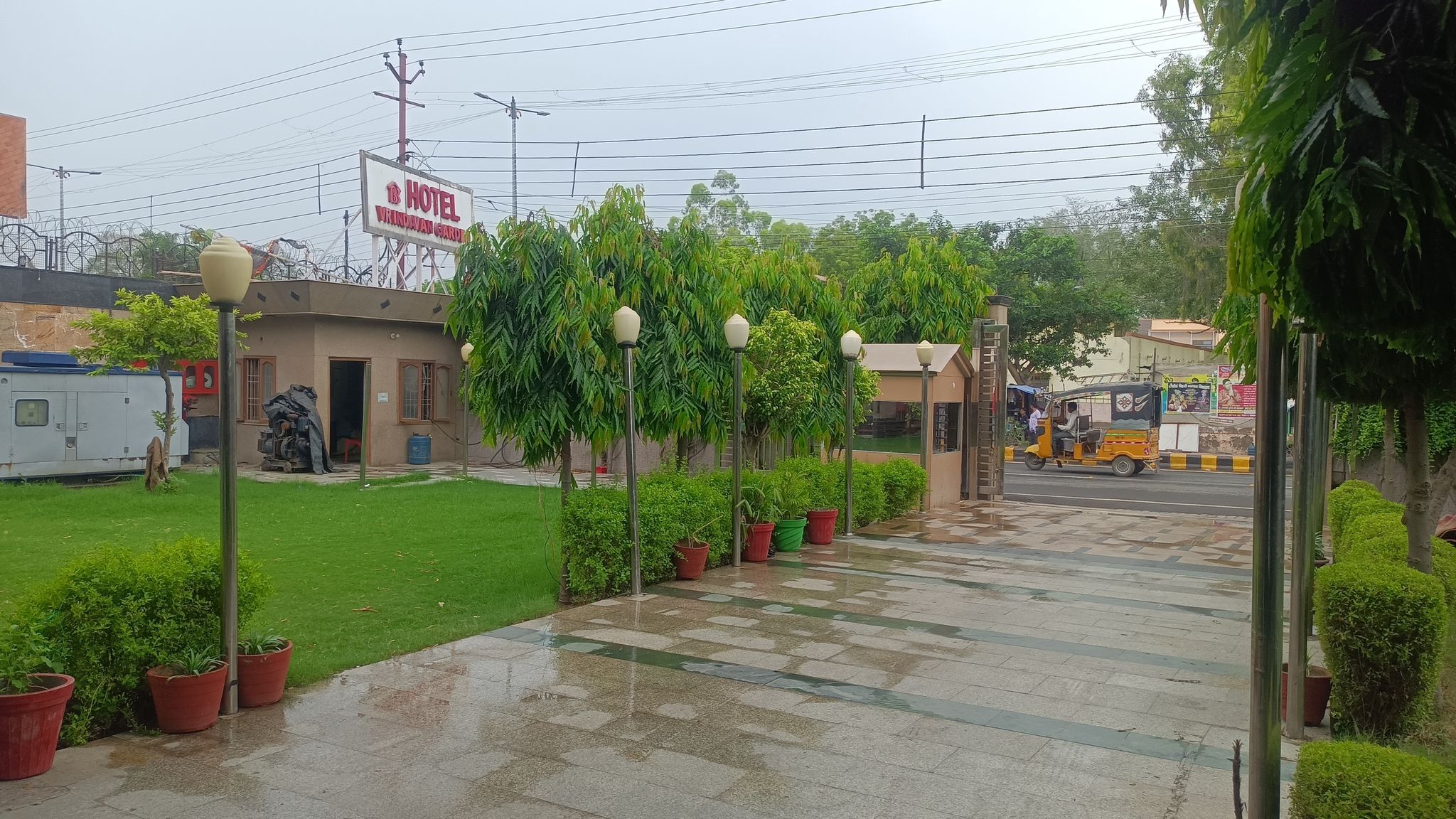 undefined Hotel Vrindavan Garden 9