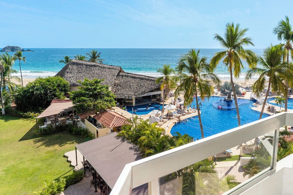 Krystal Ixtapa All Inclusive Standard Room, Sea View 8