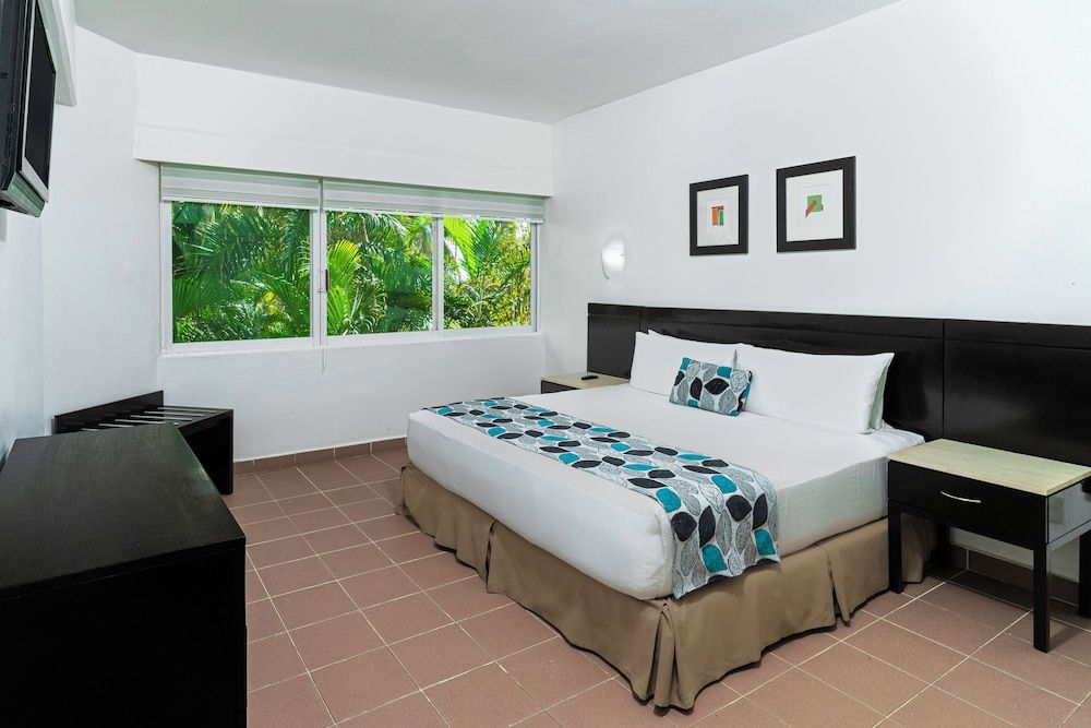 Standard Room, 1 King Bed, Garden View