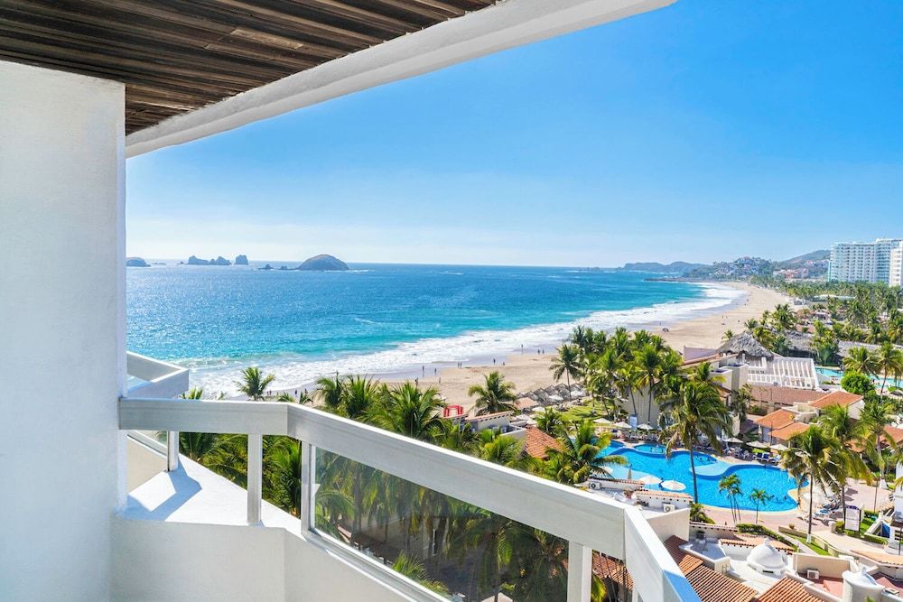 Krystal Ixtapa All Inclusive Standard Room, Sea View 10