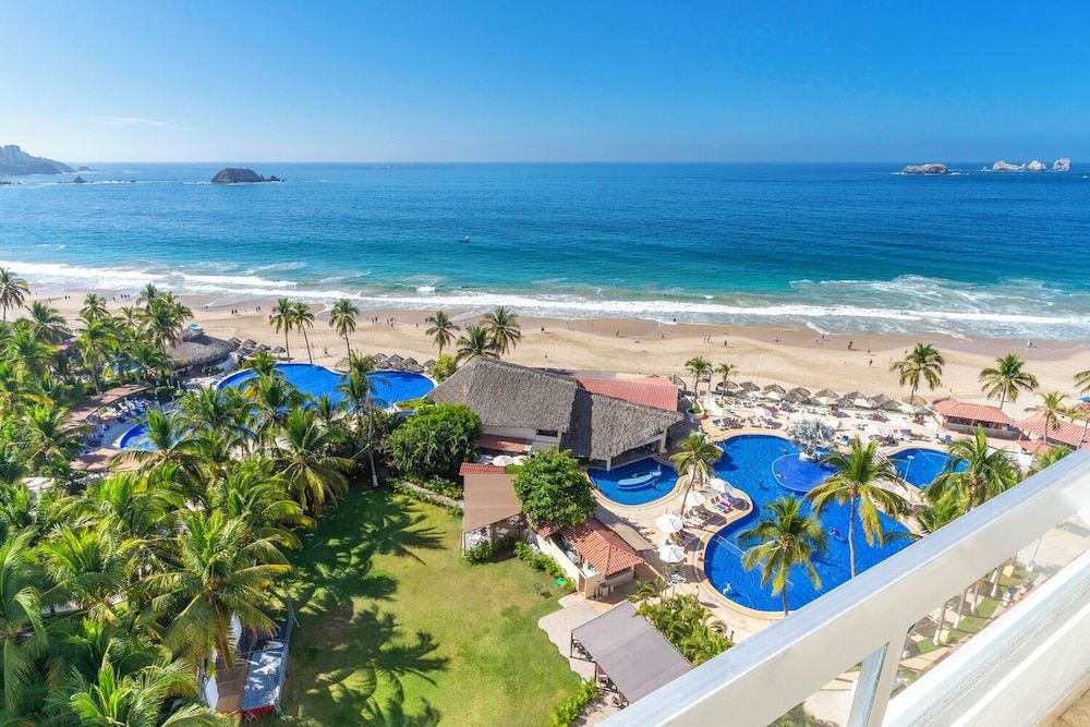Krystal Ixtapa All Inclusive Standard Room, Sea View 9