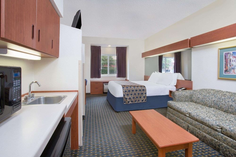 Studio Suite, 1 Queen Bed, Accessible, Non Smoking