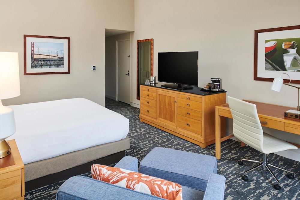 Room, 1 King Bed, Accessible, Bathtub